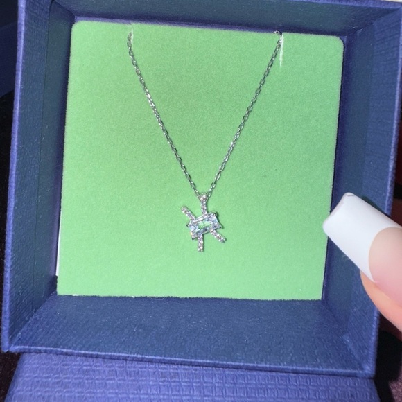 🎁PERFECT GIFT IDEA  🎁 SWAROVSKI Pisces Zodiac II necklace with emerald crystal. - Picture 13 of 15